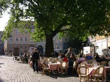 32__2005_09_23_1454__graabroedre_torv